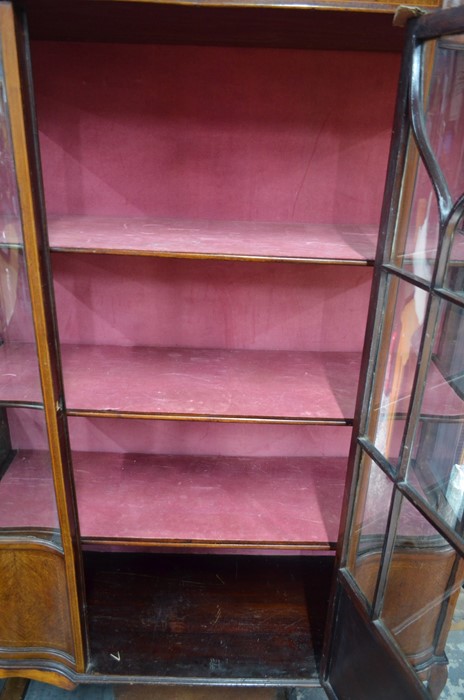 Edwardian boxwood inlaid walnut display cabinet - Image 3 of 3