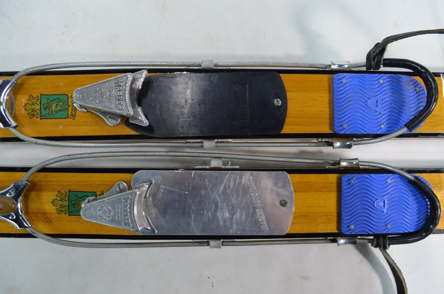 A good pair of 1950s vintage Attenhofer hickory skis with Tyrolia aluminium bindings - Image 4 of 8