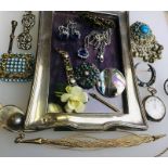 A collection of antique and later jewellery items