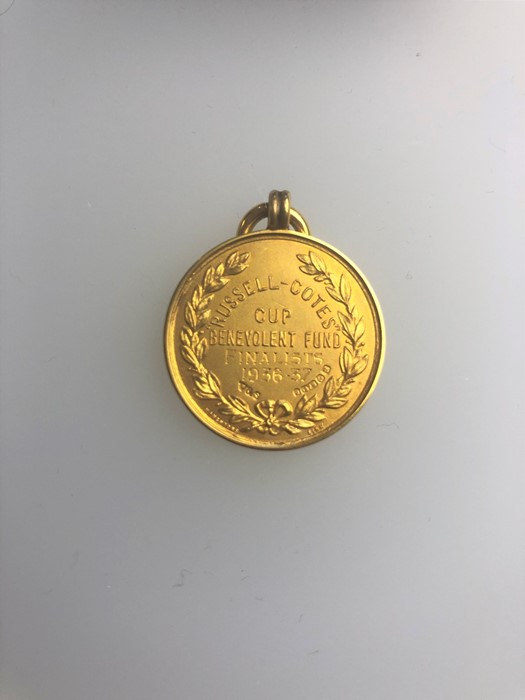 A 9ct yellow gold Hampshire FA medal - Image 2 of 2