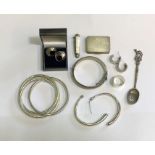 An assortment of silver and white metal jewellery items