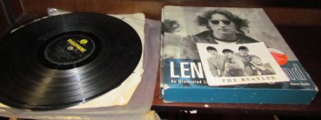 Henke (James) Lennon legend, an illustrated life of John Lennon,