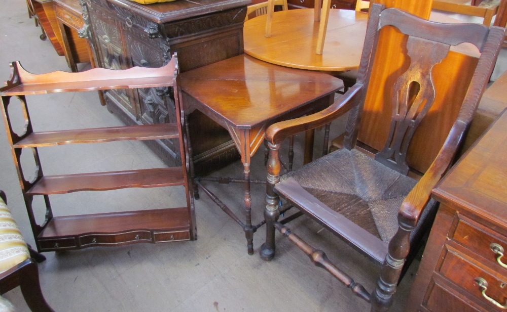 An Edwardian corner occasional table with a drop flap together with a hanging shelves - Image 2 of 2