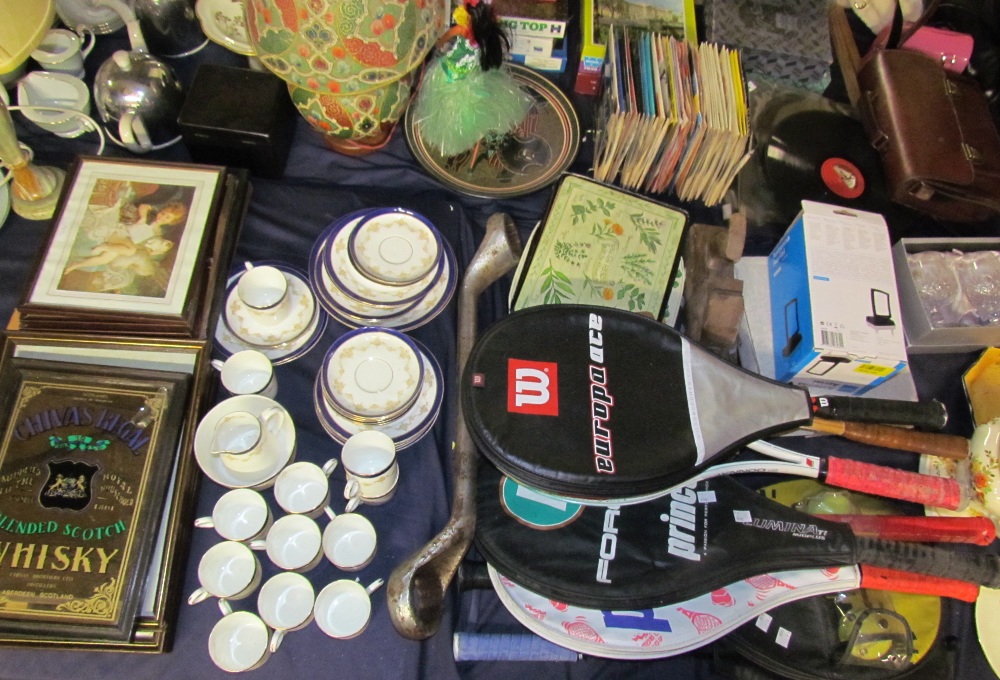 An anniversary clock together with soda siphons, bed pan, tins, tripod, part tea sets, - Bild 4 aus 4