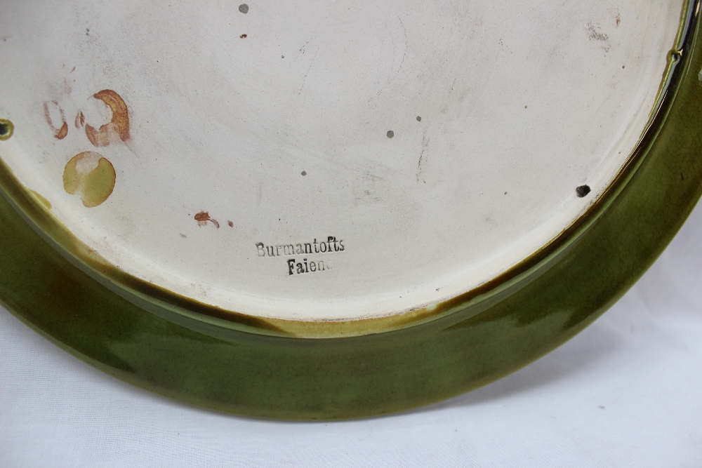 A Burmantofts Faience plate depicting ducks and a turtle, signed P Mallet in turquoise, 27. - Bild 9 aus 9