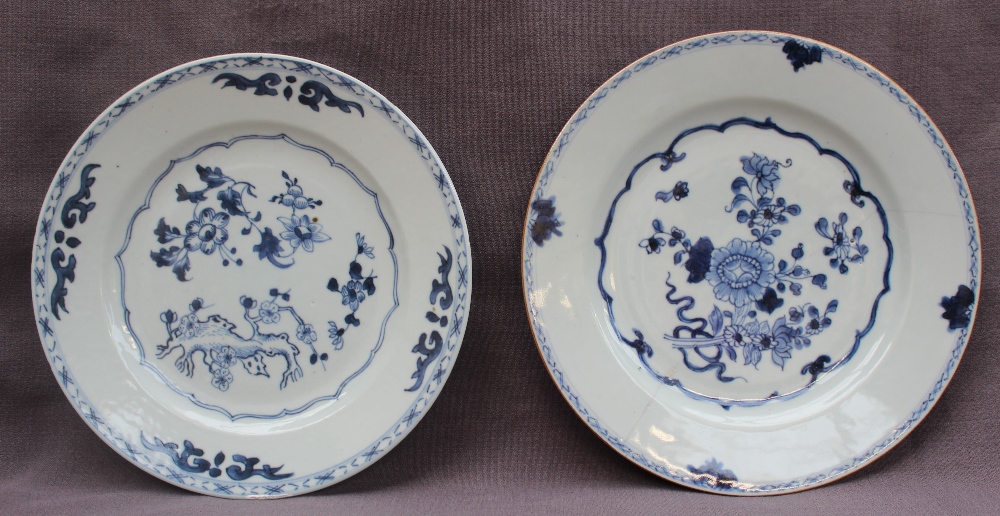 Assorted Chinese porcelain blue and white plates and bowls, decorated with the fence pattern, - Bild 7 aus 15