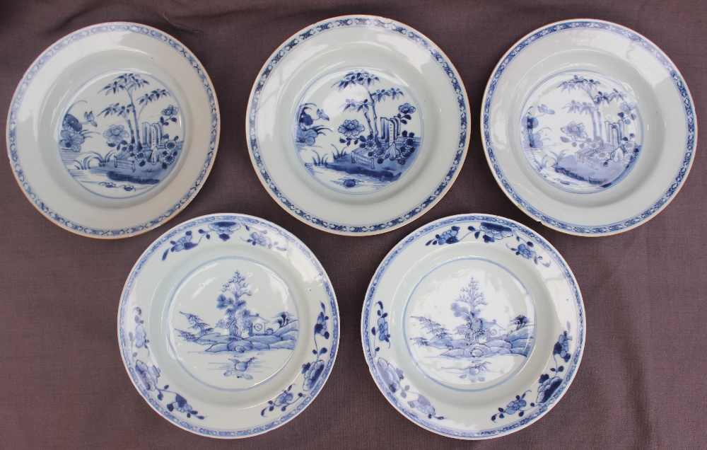 Assorted Chinese porcelain blue and white plates and bowls, decorated with the fence pattern, - Bild 12 aus 15