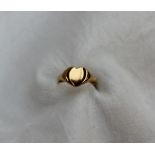 An 18ct gold heart shaped signet ring, approximately 3.