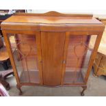 A 20th century walnut display cabinet ***PLEASE NOTE THAT THIS LOT WILL BE DISPOSED OF 14 DAYS