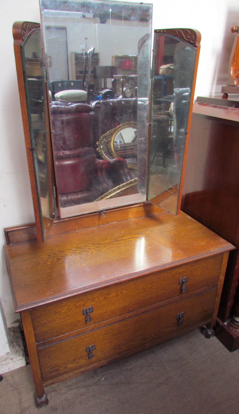 A 20th century oak dressing chest with three drawers together with a matching dressing table - Image 2 of 2