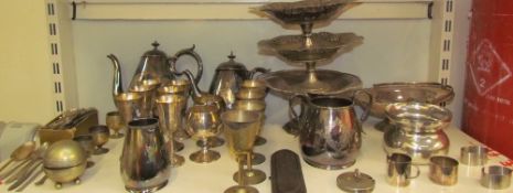 Assorted electroplated wares including tazzas,