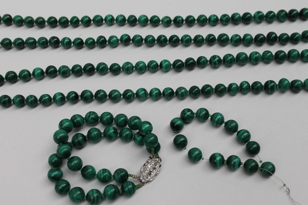 Two malachite bead necklaces and a matching bracelet - Bild 3 aus 3