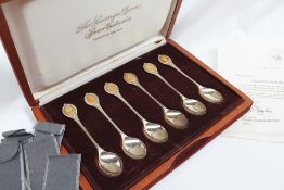 Franklin Mint : The Sovereign Queen Spoon Collection to commemorate the Silver Jubilee of Her