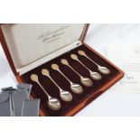 Franklin Mint : The Sovereign Queen Spoon Collection to commemorate the Silver Jubilee of Her