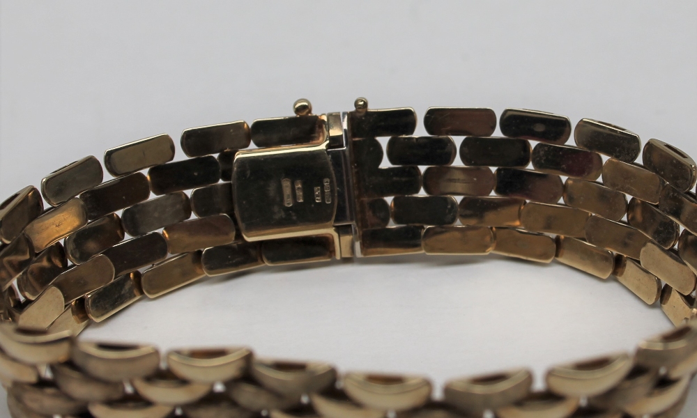 A 9ct yellow gold five bar textured brick pattern link bracelet, approximately 24. - Bild 2 aus 3