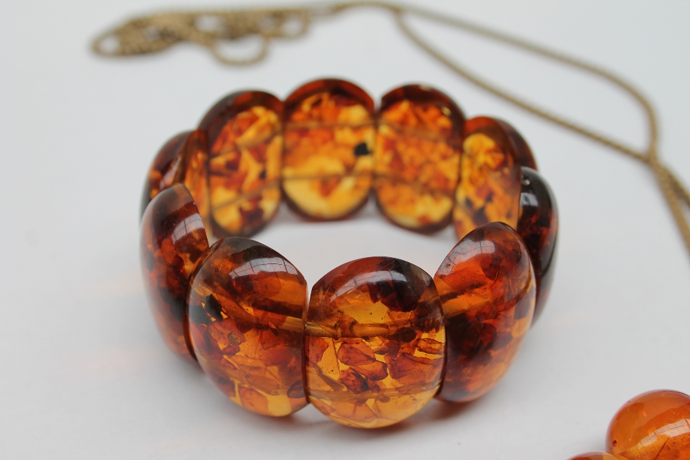 An amber bead necklace with spherical beads together with an expanding bracelet a rotating fob seal - Image 6 of 7