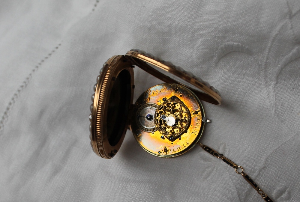 A 19th century French yellow metal, enamel and seed pearl decorated fob watch, - Image 5 of 6