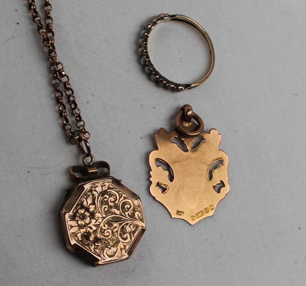 A 9ct yellow gold medallion together with two yellow metal chains, - Bild 2 aus 2