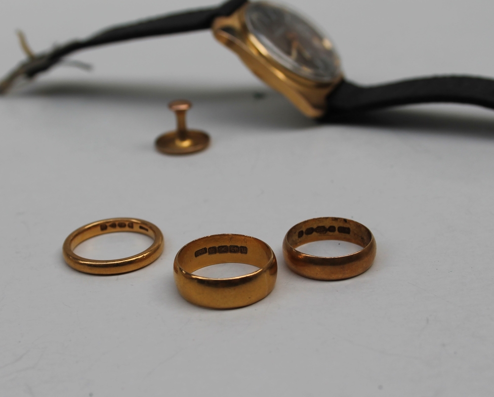 Three 22ct yellow gold wedding bands approximately 14.