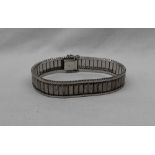A 9ct white gold bracelet, with rectangular links, 17.5cm long, approximately 26.