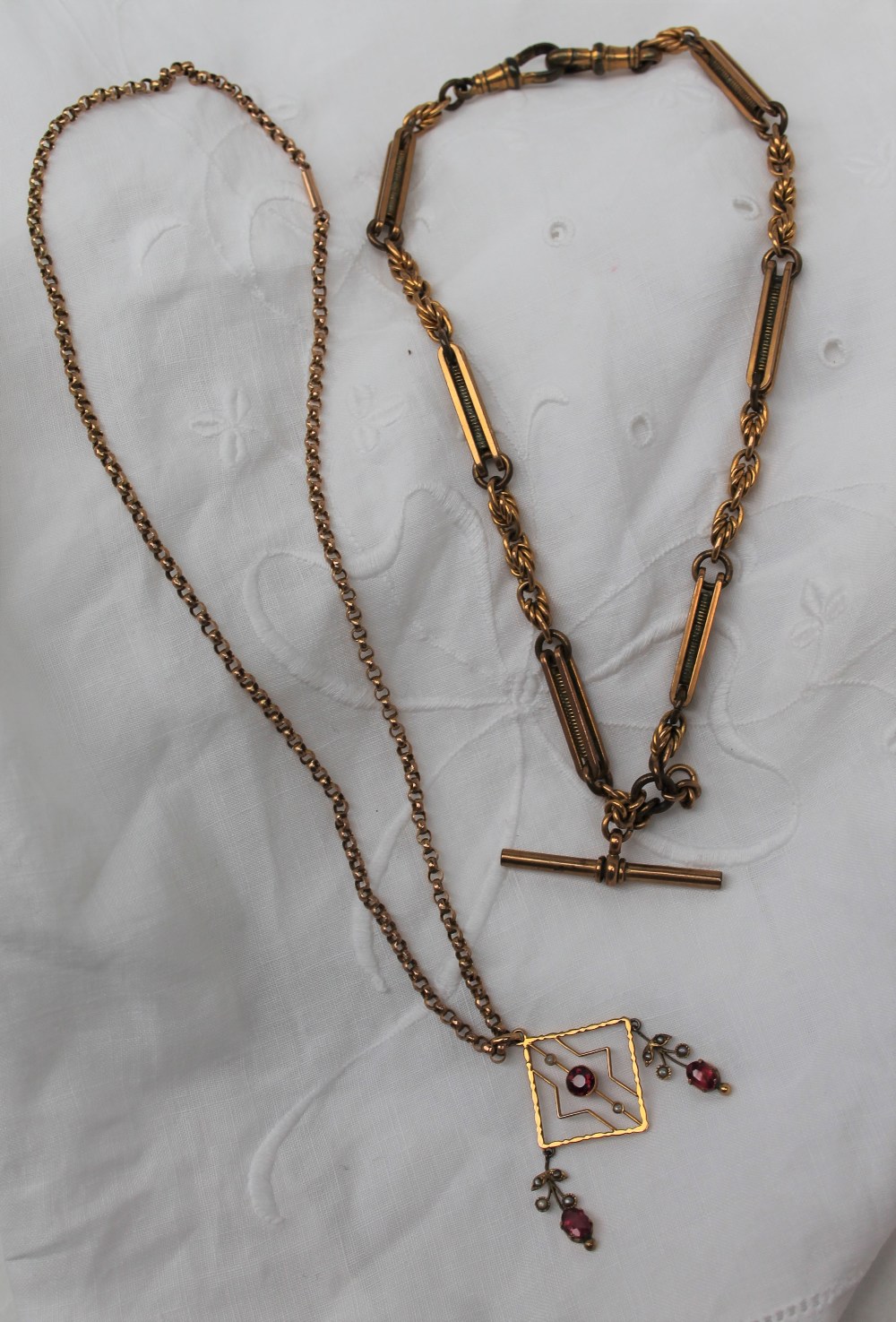 A 9ct yellow gold chain together with a yellow metal pendant set with garnets and pearls - Image 2 of 2