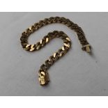 An 18ct yellow gold bracelet with S shaped links, approximately 33.