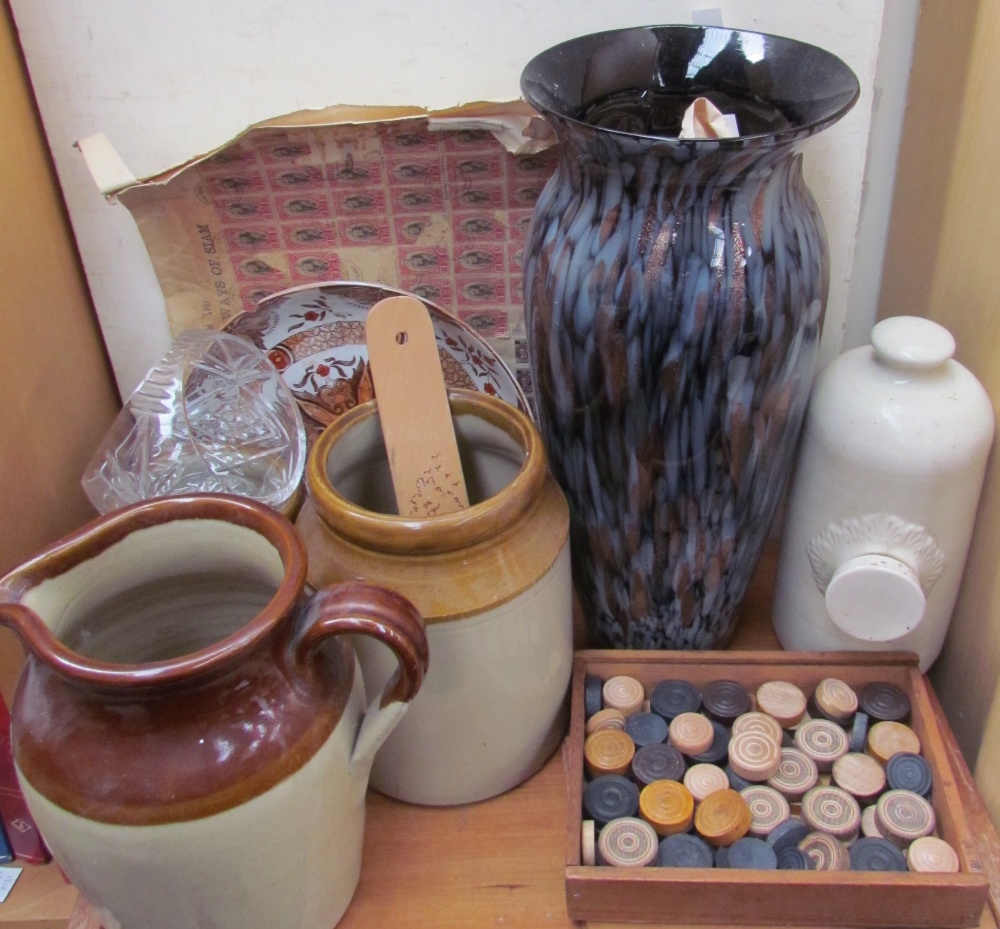 A large glass vase together with stoneware foot warmer, stoneware jar, draughts chess set, - Bild 2 aus 3