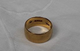 An 18ct yellow gold wedding band,