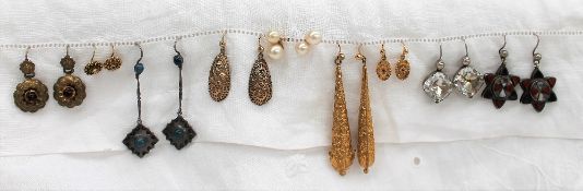 A pair of pearl earrings together with eight other pairs of earrings
