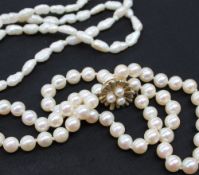 A pearl necklace with fifty-eight regular pearls each approximately 7mm diameter to a 9ct yellow