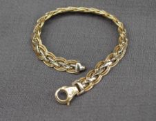 An 18ct yellow gold bracelet, with interlocking oval links, approximately 12.