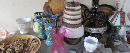 Assorted table lamps together with pottery plaques,