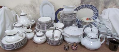 A Royal Doulton “Sarabande” pattern part tea and dinner service together with a Trade Winds part