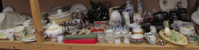 A large lot including a Colclough part tea set together with an Alfred Meakin part dinner set,