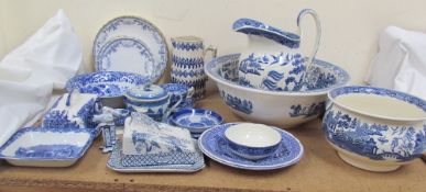 A Wedgwood Willow blue and white jug and basin set, together with assorted blue and white pottery,