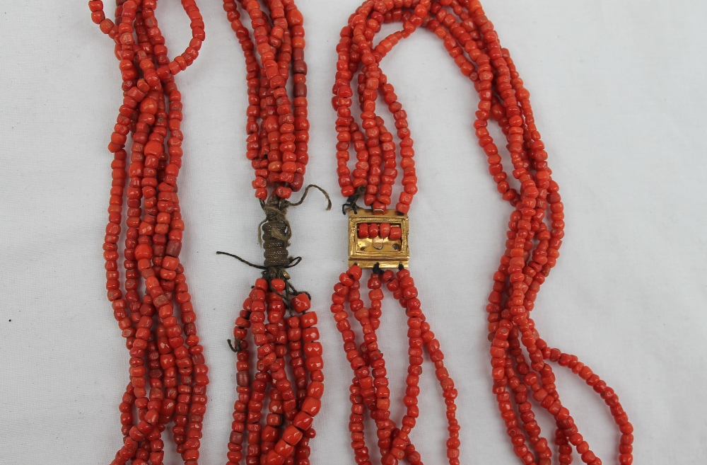 A five strand coral necklace, - Image 4 of 4