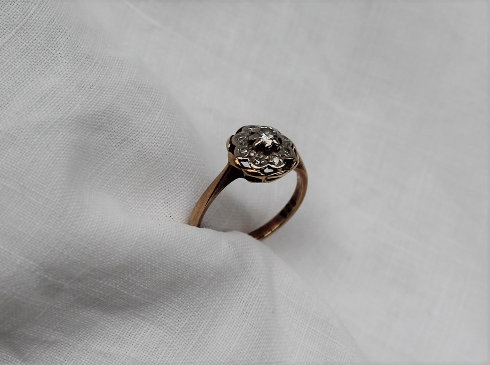 A diamond cluster ring, - Image 3 of 5