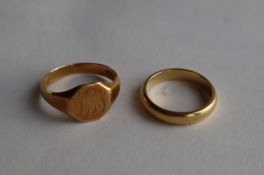 An 18ct gold signet ring with initials together with an 18ct yellow gold wedding band,