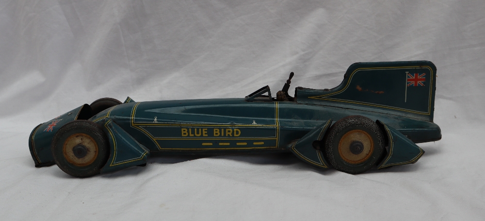 A tin-plate clockwork toy of Captain Malcolm Campbell's 'Blue Bird' Land Speed Record car by - Bild 3 aus 10