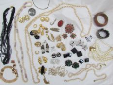 Assorted costume jewellery, including brooch and earrings by Christian Dior, Faux pearls,