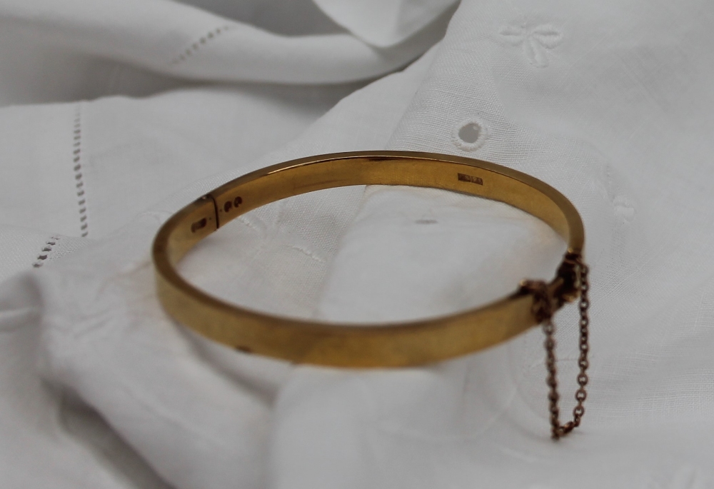 A late Victorian 15ct yellow gold hinged bangle, London, 1892, approximately 8. - Image 2 of 4