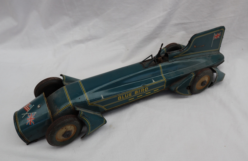 A tin-plate clockwork toy of Captain Malcolm Campbell's 'Blue Bird' Land Speed Record car by - Bild 2 aus 10