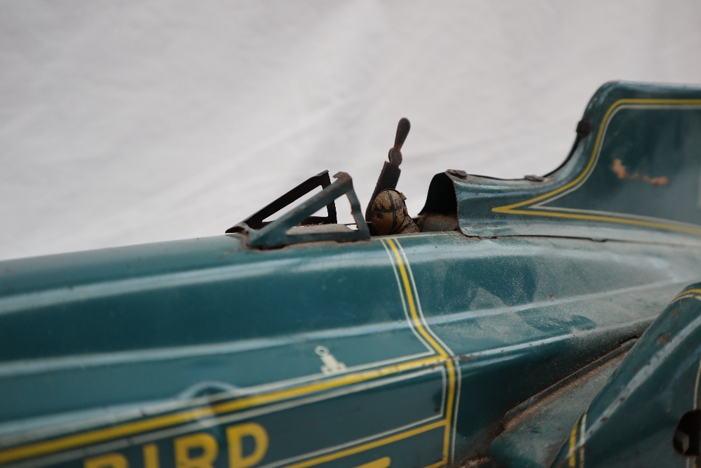 A tin-plate clockwork toy of Captain Malcolm Campbell's 'Blue Bird' Land Speed Record car by - Bild 4 aus 10