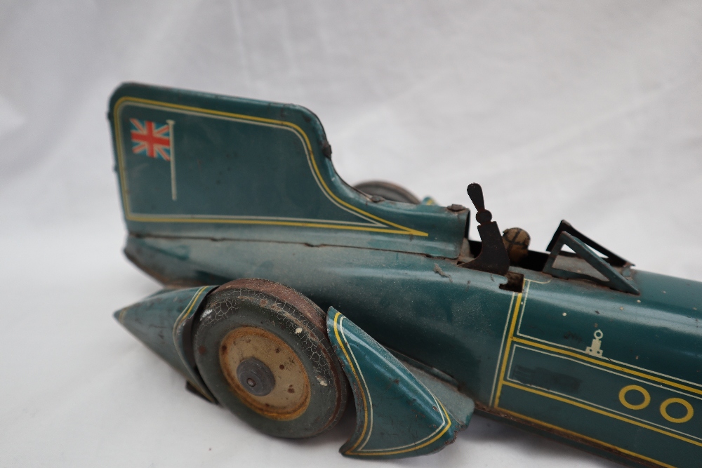 A tin-plate clockwork toy of Captain Malcolm Campbell's 'Blue Bird' Land Speed Record car by - Bild 7 aus 10