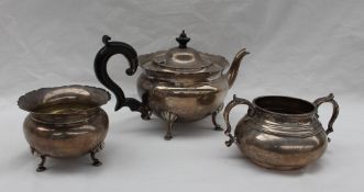 A George V silver teapot with a flared rim,