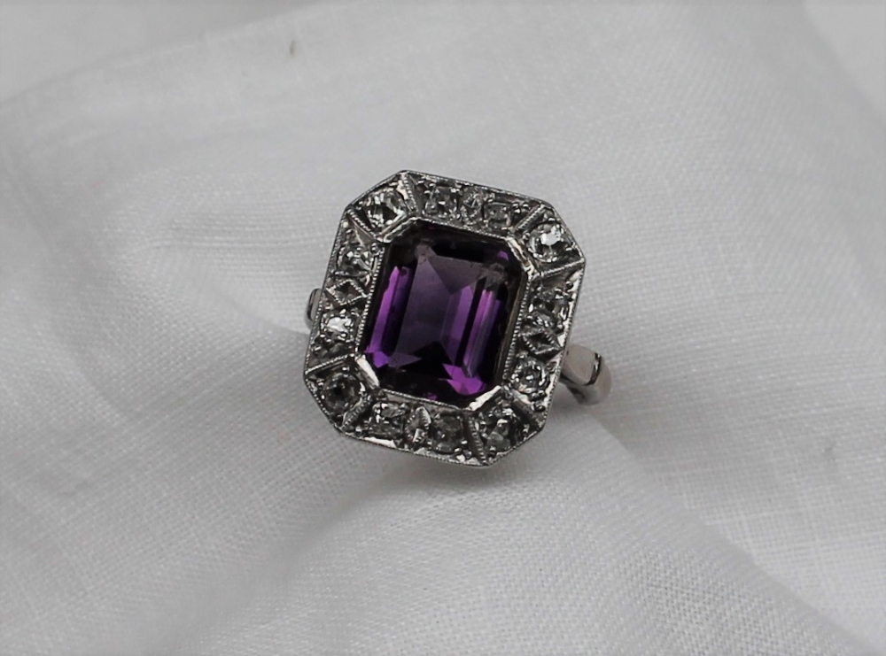 An amethyst and diamond ring, - Image 3 of 6