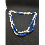 Sautoir en perles de culture et lapis lazuli -