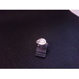 Bague en or blanc ornée d'un diamant pesant env. 0,7 ct. - Poids brut : 5,4 grs TDD [...]