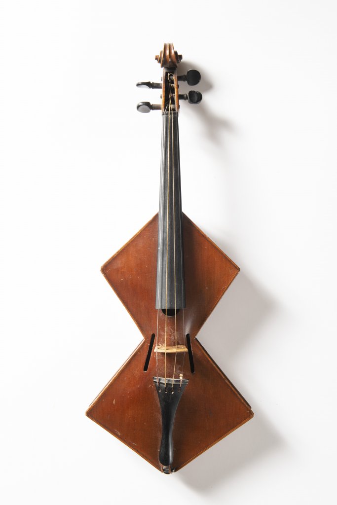 A CUBIST VIOLIN Before 1920 Body dimensions measured over arch: 19.2 × 7.6 × 20.3 cm; String