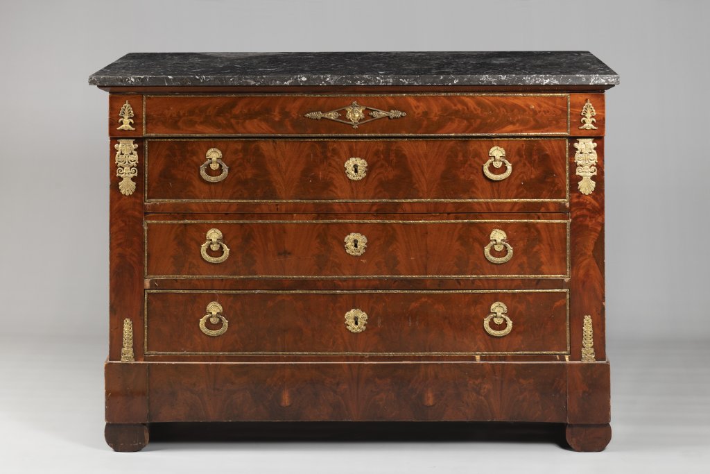 A FRENCH EMPIRE CHEST Ca. 1810 France Wood (walnut, flame mahogany), bronze, marble 93 x 130 x 56 cm